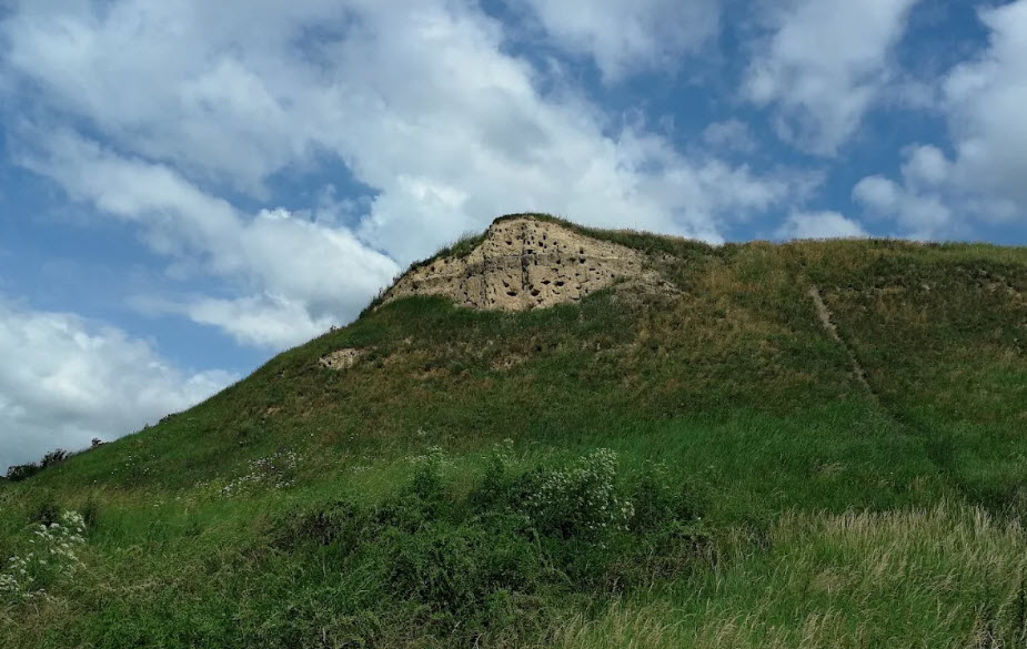 Felsődobsza-Várdomb, Hungary